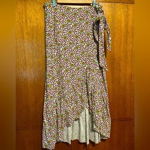 This flowy floral Boden “Florence” maxi wrap skirt has pockets! 12